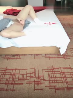 [亞洲無碼] [优质资源] 我成为了继母的网恋对象，继母网恋不知道是我，居然还跟我裸聊！趁她做瑜伽的时候打视频，让继母给我看她的骚逼嫩乳 [17:41]