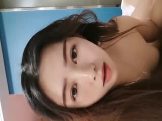 专操高挑嫩模『OB噢逼原创』大二学生，奶茶店偶遇认识，听打电话问家里要生活费 给1000