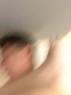 青岛大学艺术生 秦郁 在人面前装的很纯 私下里见一个睡一个 是十足的小母狗