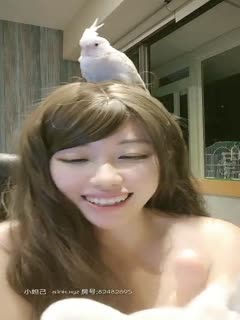 大屁股女友女上摇摇车真舒服