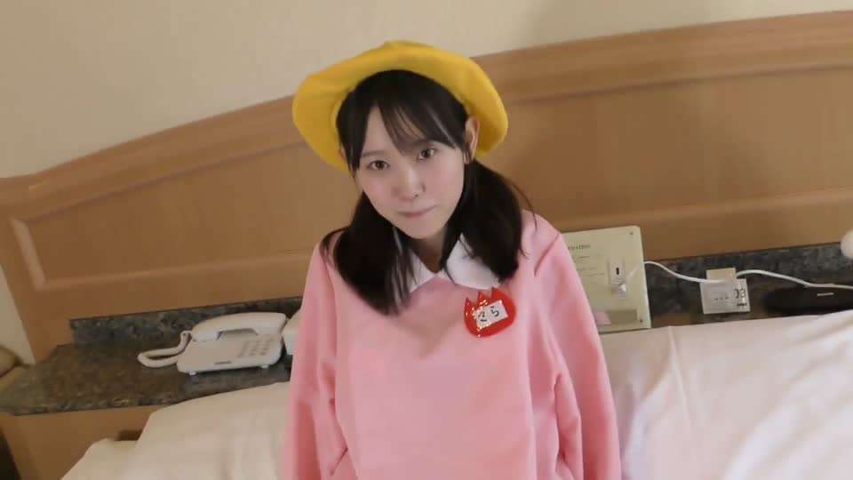 6.0K 4:05《重磅稀缺资源》前方高能预警！颜值巅峰，极品人造高端外围CDTS苏晓曼露脸私拍 首次见到J8已割是如何搞的 (1)