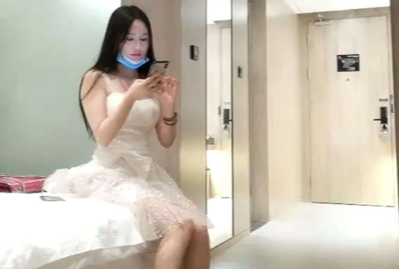 粉逼小母狗宿舍自拍给我看