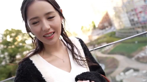 DASS611 以公路單車鍛鍊的極品大屁股陰道自慰杯，讓你高速頻率的騎乘位被痴女誘導到高潮的SP 片，主演 七瀨愛莉絲 七瀬アリス