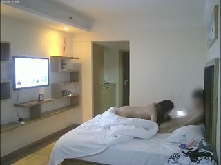 SAN424 中年男人无法理解他们的想法，但无论如何，视频的A面是为那些想与年轻可爱的素人女孩发生性关系的人准备的。