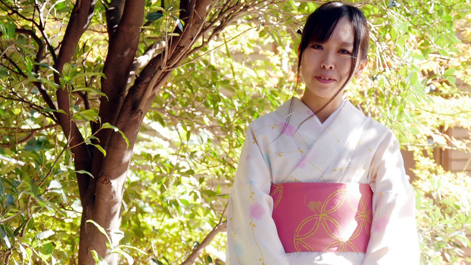 IPZZ701 性格柔弱的可爱女学生妹妹无意间露出肉感大腿的绝对领域 樱若菜