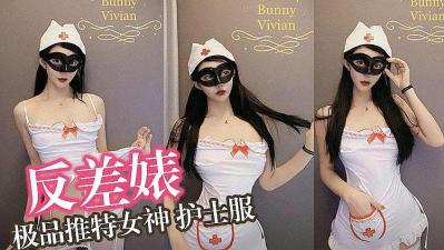 趁老婆出差偷腥！饥渴人夫约炮辣妹客厅激情啪啪