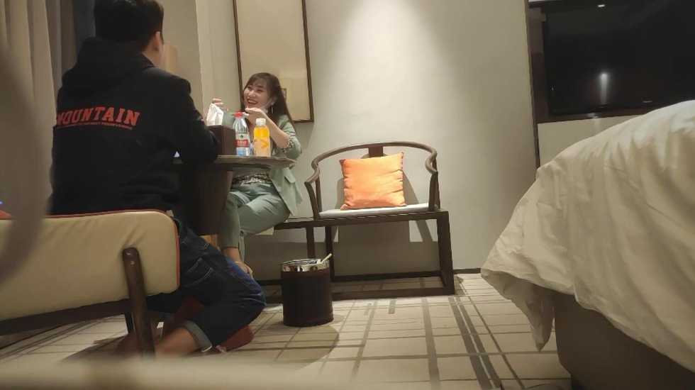 探花精选 大神约炮超嫩冷白皮大胸妹 F罩杯穿黑丝情趣装被多体位被猛干到浪叫连连！ A片