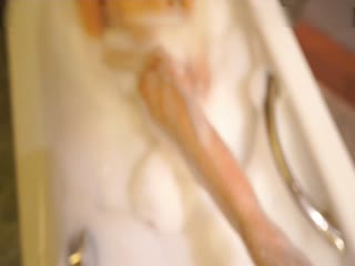 SOAN122 距离不良少年仅一步之遥的前年轻敏感女主人，甚至不假装已经改过自新，所以她让她脸色苍白并射精，并在回归社会之前用鸡鸡刺伤了她。美洲人