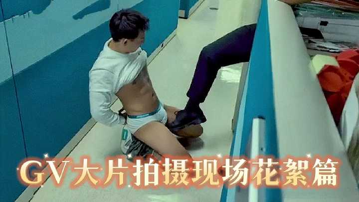 【剧情演绎】红衣小骚货 半推半就深喉吞吊，无套狂操精彩刺激