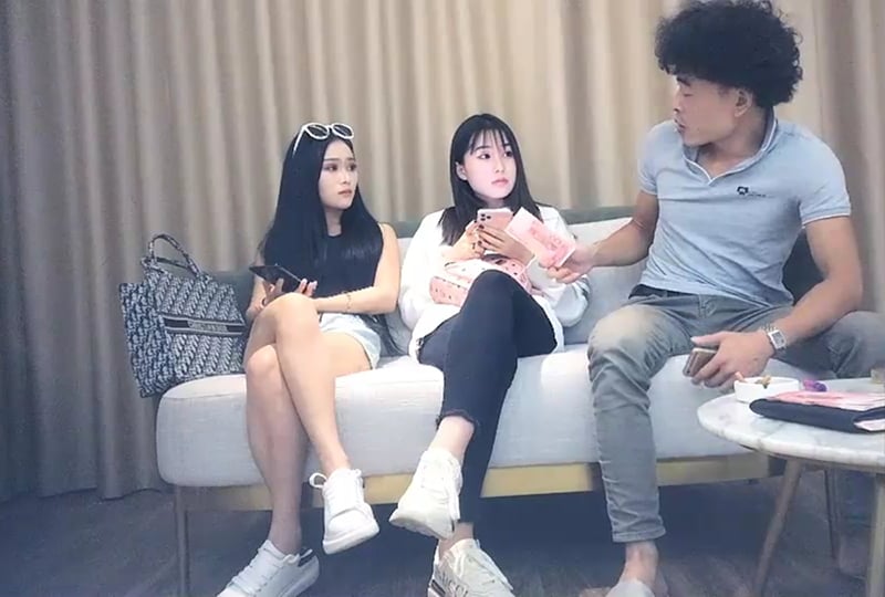 露臉 大奶女大外冷内熱 我都沒給我男友深喉！