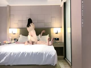 [中文字幕]MIDA203 「经理，为了省钱，我决定和你合住一个房间。」 我被一个年轻下属引诱，结果在一家商务酒店迷失了方向。小色由纪 小色由纪 小色由纪