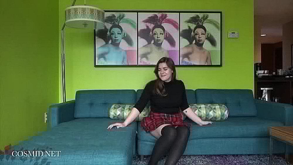 超大的鸡巴像刚枪一样插进母狗的骚逼