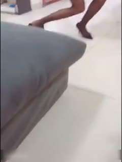 身材瘦小女孩为了几百元酒店被强壮大叔疯狂操B,从内裤就可以看出美女还很纯,干的真狠实在看不下去了！