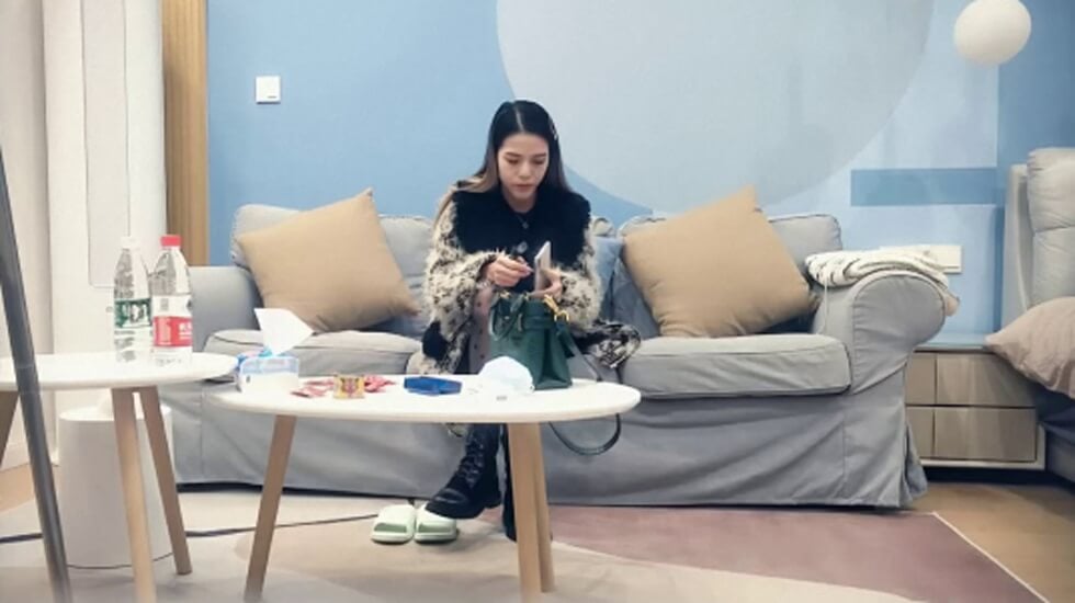 FC2PPV 4665005 FC2PPV4665005 未經審查 PURE系列 將一名婦女帶到酒店並預覽強奸人 您可以通過評論下載它