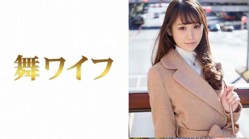 高颜值美女气质小网红私下大价钱约炮金主玩3P，大哥肏的太生猛了把套子都干漏了