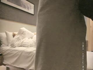 大学校花真空穿吊带黑裙教室自慰，嫩穴喷水视频高清流出！